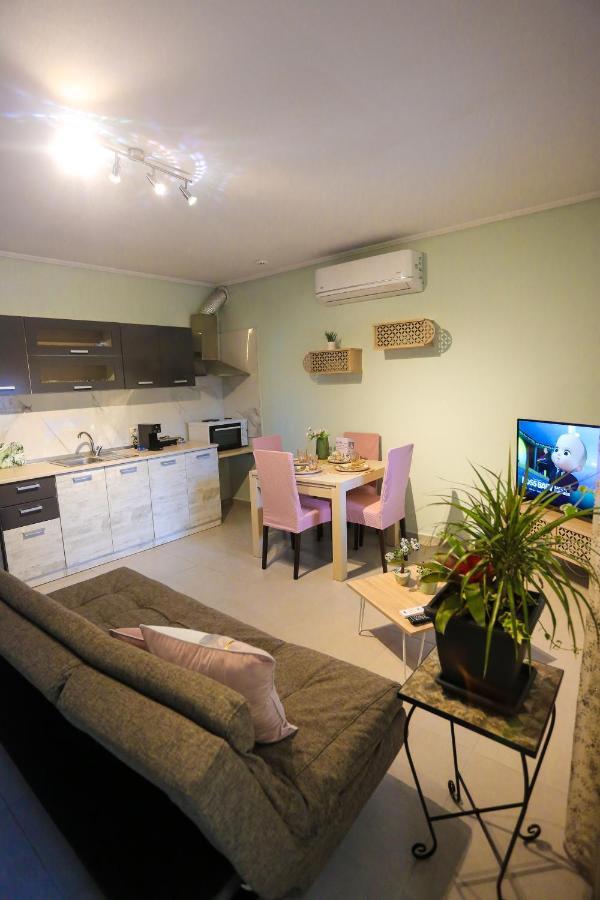 Goldtown House Holiday home *