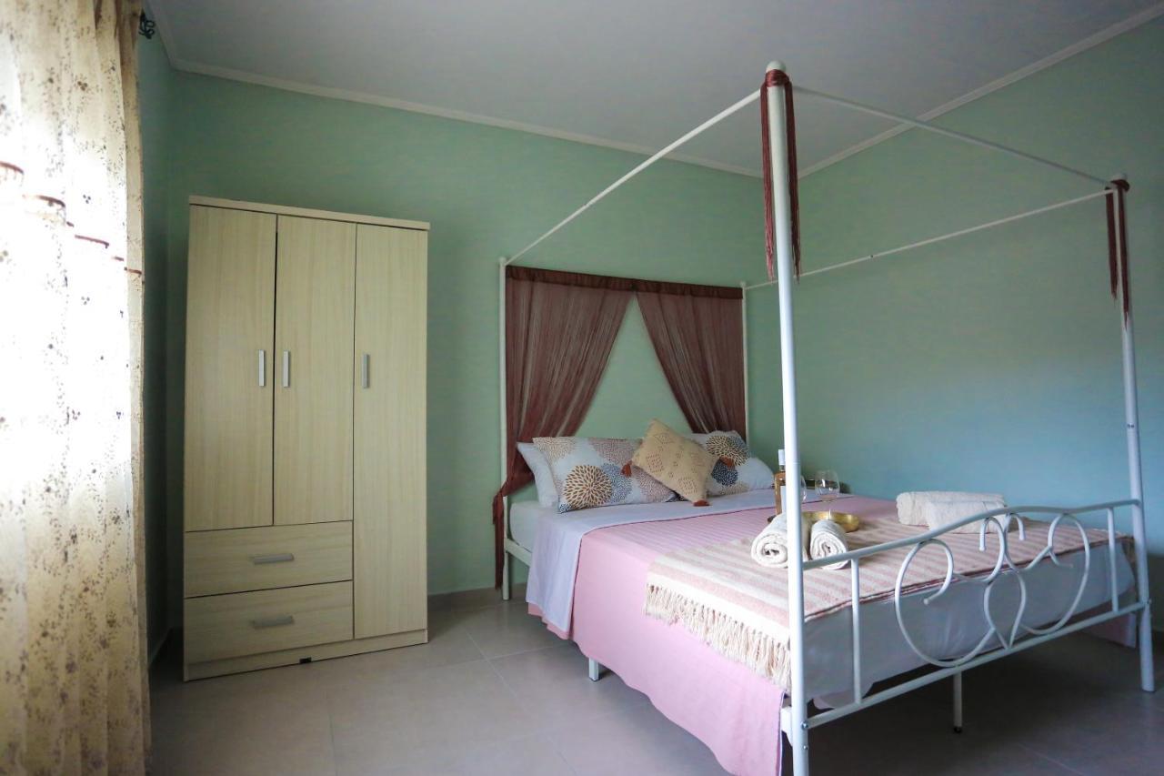 Goldtown House * Chrysoupolis